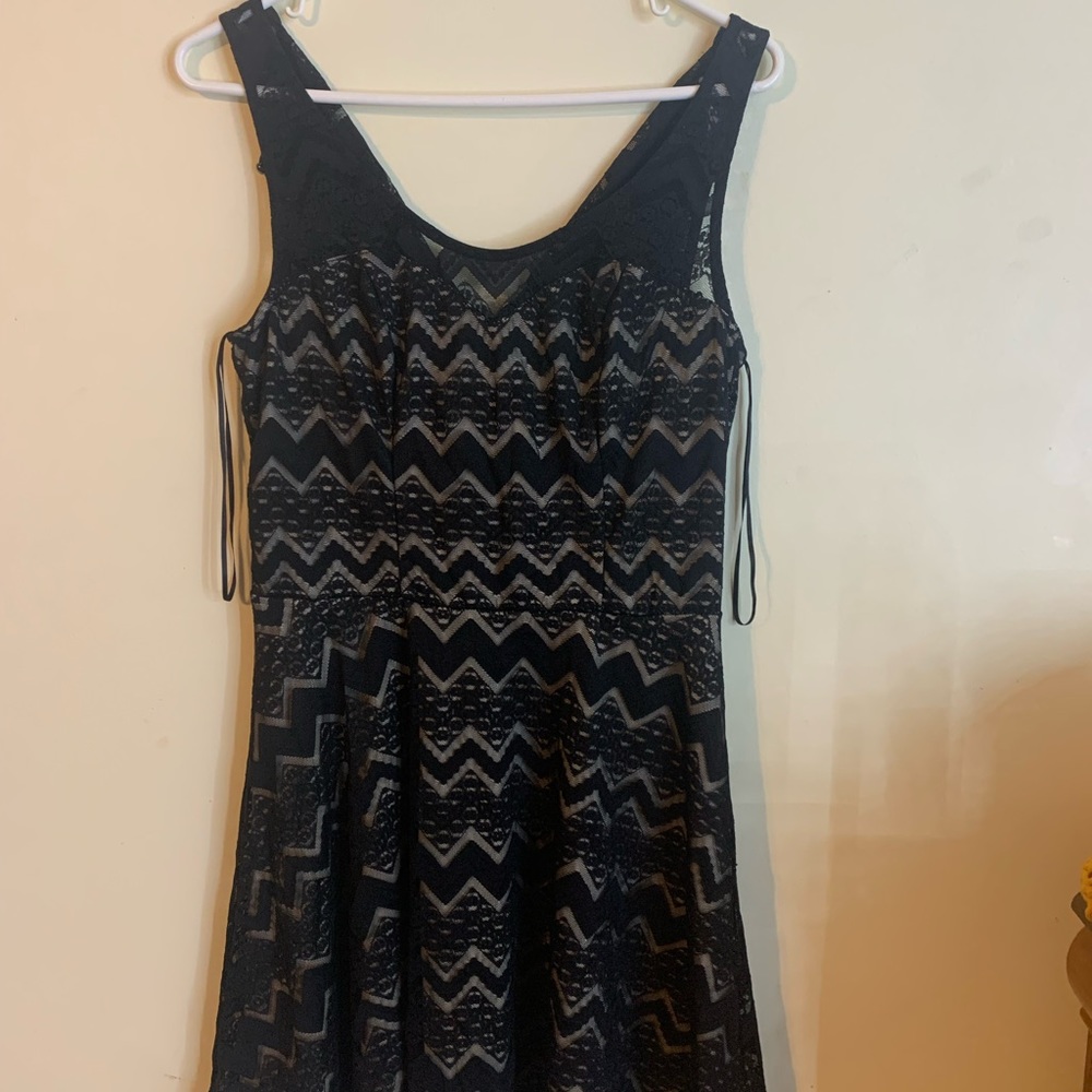 Pretty lace black dress
